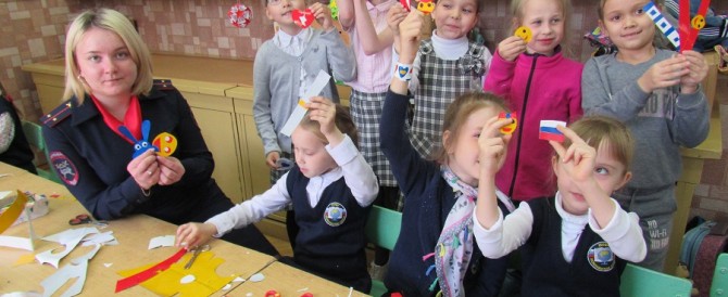 Медведевские школьники приняли участие в мастер-классе по изготовлению световозвращающих элементов 