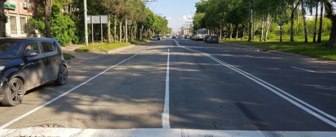 На перекрестке улиц Суворова и Машиностроителей появилась дополнительная полоса для движения