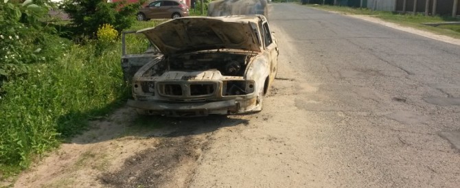 BMW и Волга не смогли противостоять огню