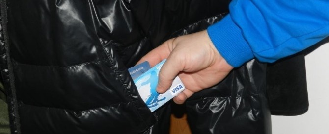 3 тысячи рублей пропали с потерянной банковской карты мужчины