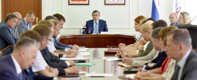 Александр Евстифеев призвал чиновников активнее общаться с людьми и принять непосредственное участие в мероприятиях