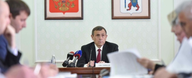 Александр Евстифеев провел совещание по развитию строительного комплекса республики