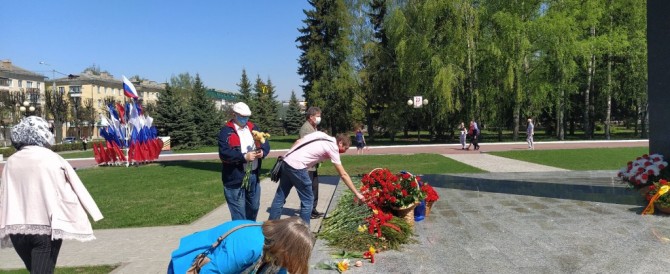 Коммунисты Марий Эл возложили цветы к монументам воинской славы