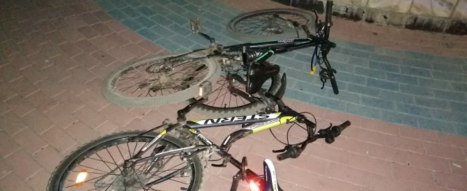 В результате столкновения двух велосипедистов пострадала 22-летняя девушка