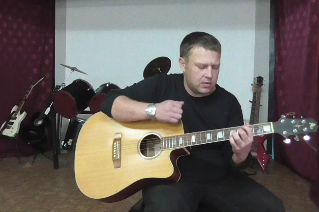 вокалист ВИА автор и исполнитель Валерий Окунев (2)
