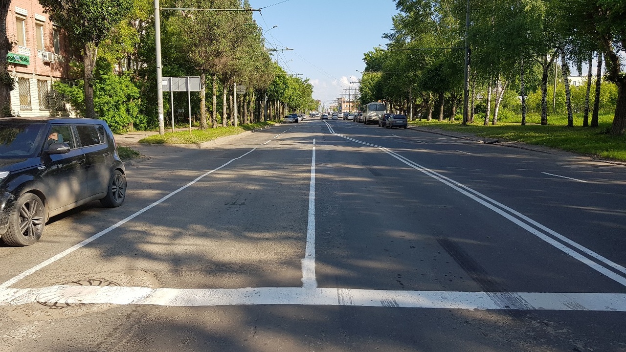 На перекрестке улиц Суворова и Машиностроителей появилась дополнительная полоса для движения