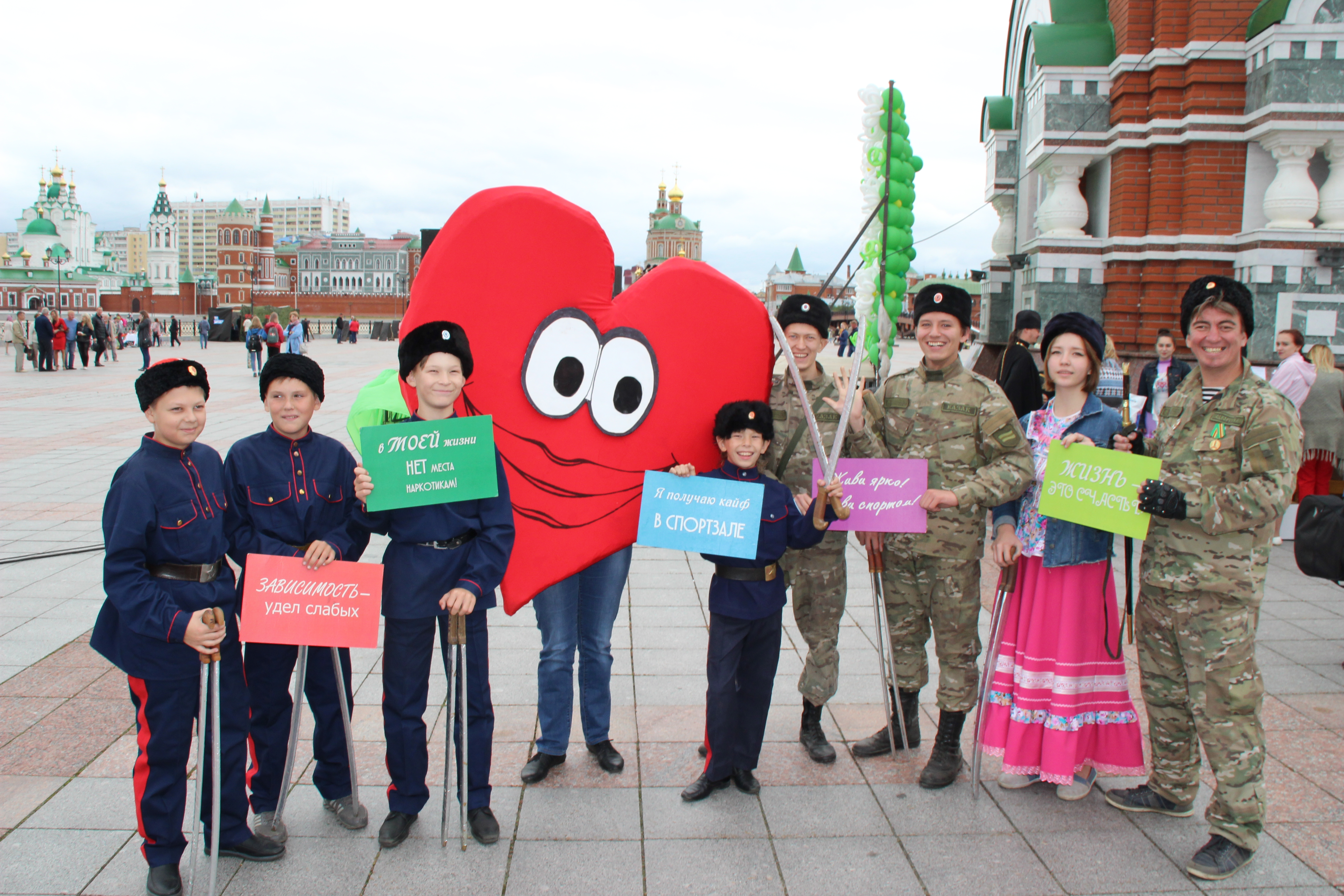 Наркополицейские приняли участие в мероприятиях, посвящённых Всероссийскому дню семьи, любви и верности