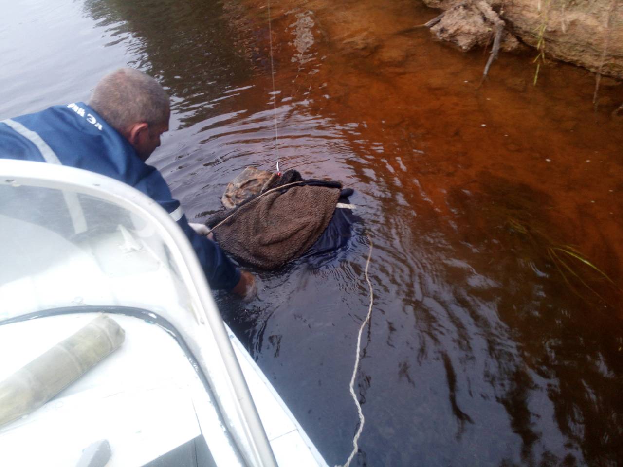 В Ветлуге спасателям пришлось транспортировать тело рыбака на берег