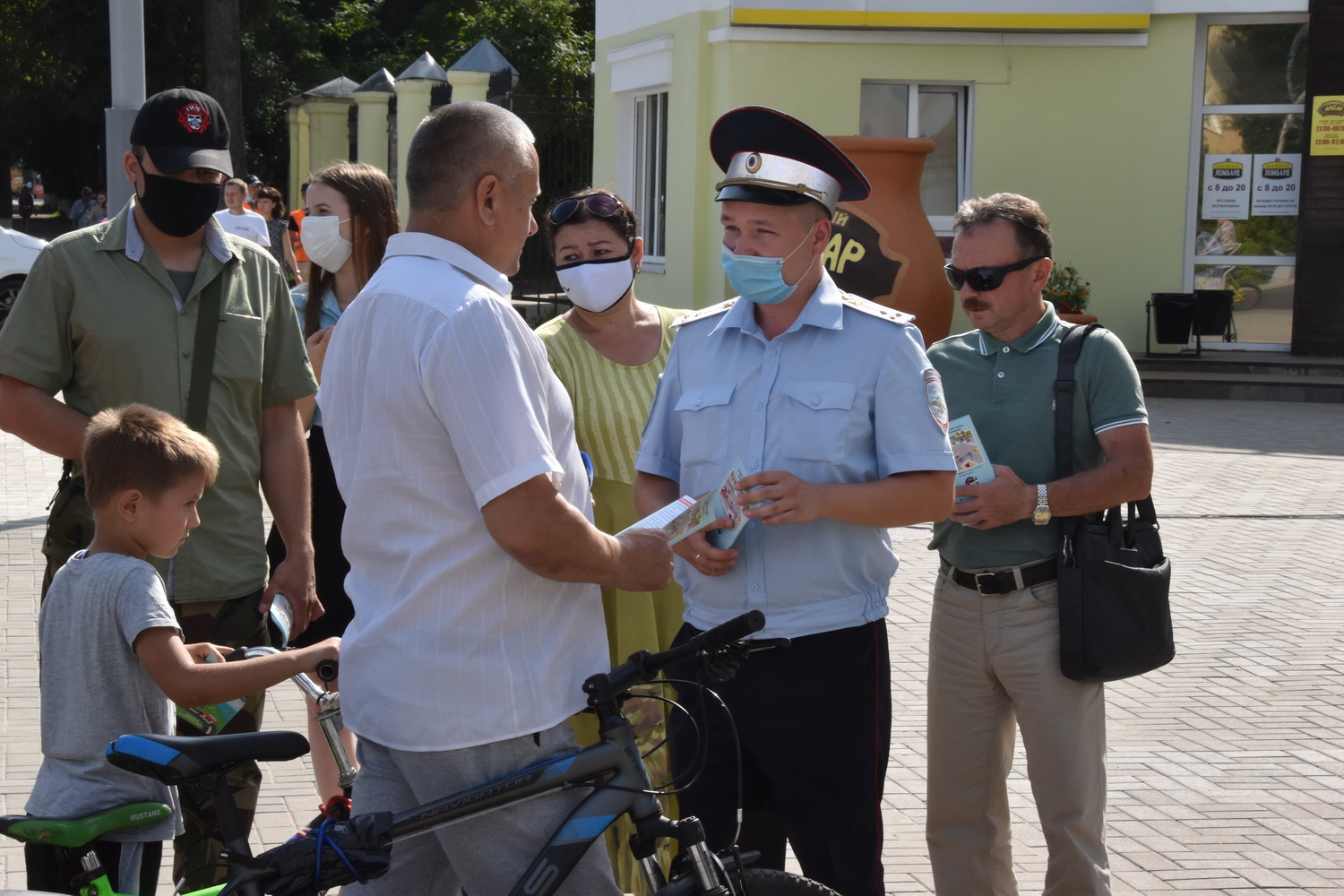 Полицейские и представители общественности напомнили велосипедистам о правилах дорожной безопасности