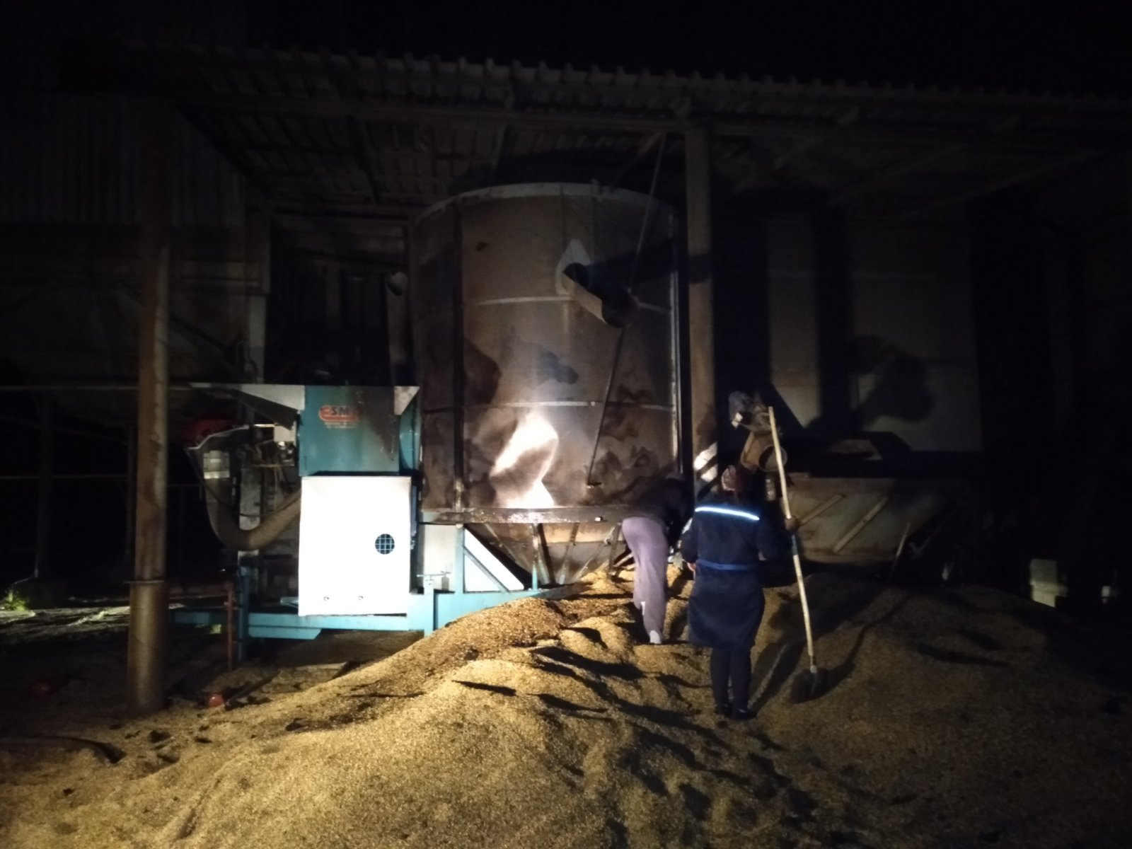 В Горномарийском районе огнем повреждена сушилка зерновых культур